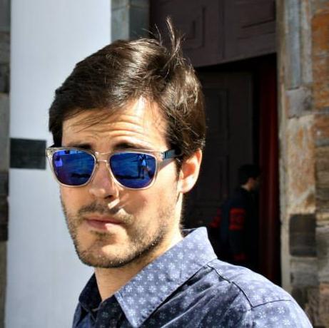 Arquitecto, bético, aficionado a la fotografía y amante de la vela.