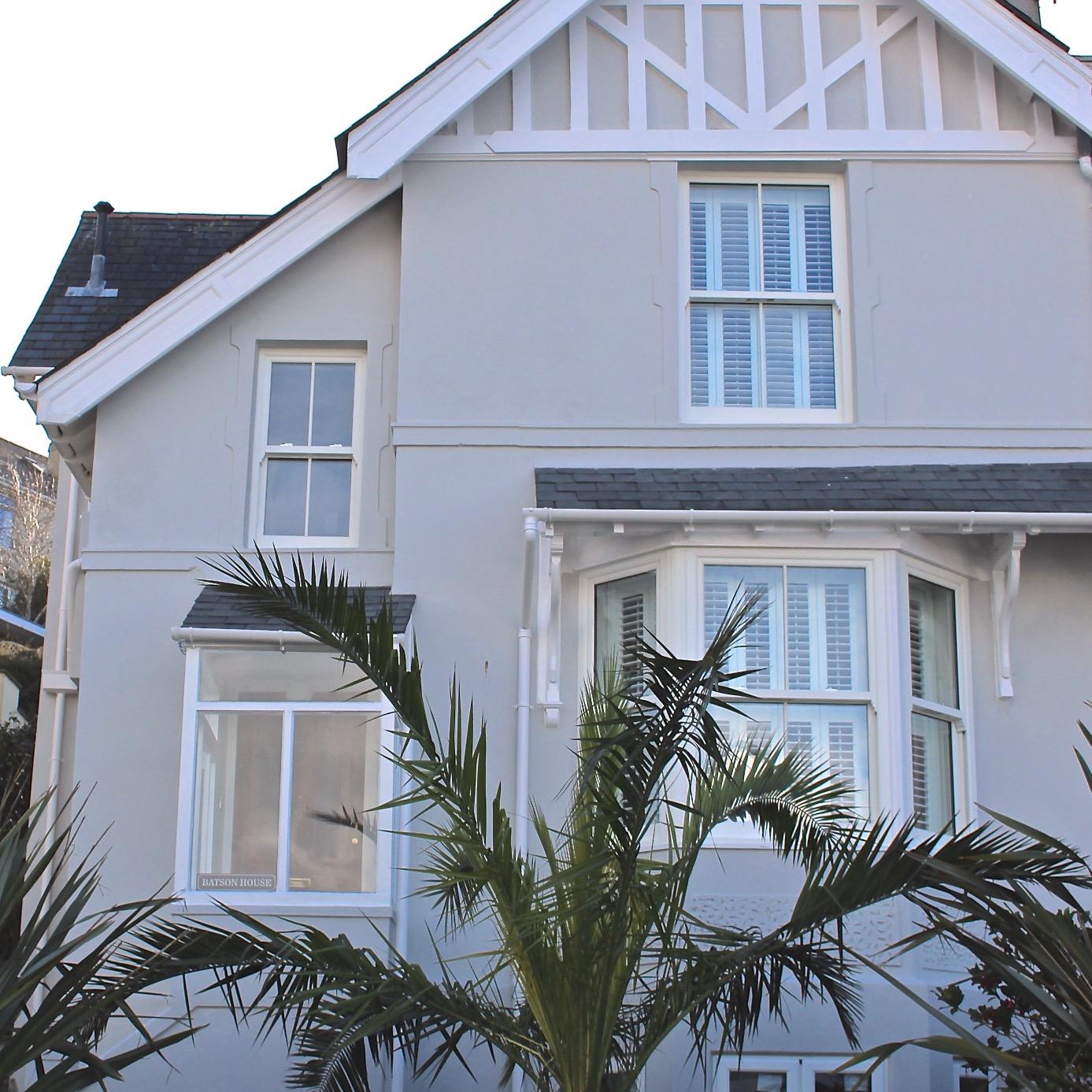 Stylish 4-bedroom holiday home in the beautiful coastal town of Salcombe, available to rent all your round. (Sleeps 10)