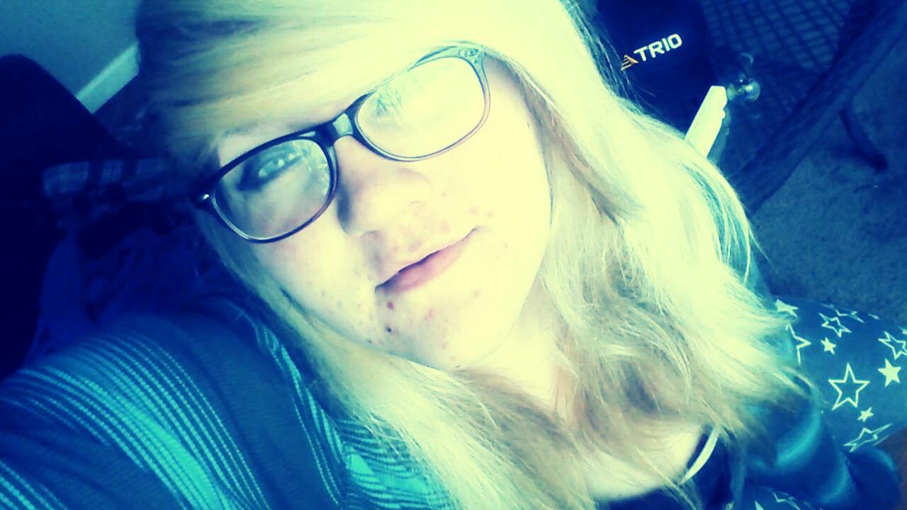 kik:kennedyluvsu7 scared and broken...scarred and lost