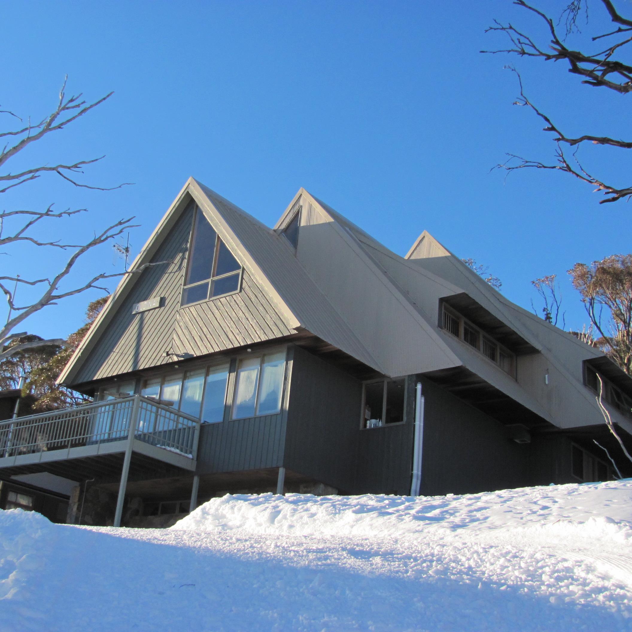 Ski Lodge with 14 beds - twin rooms with en-suites. Breakfast & 3 course dinner  included. See web site for $ rates and availability. Bookings 0455 755 954