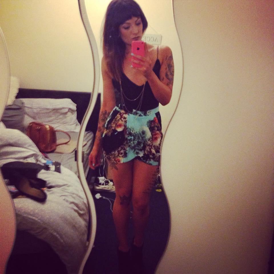 UKBFF.BikiniCompetitor.Squats.Deadifts.Uni.taken.Sunflowers
