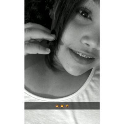 não podemos escolher se vamos sofrer ou não, mais podemos escolher quem vai nos fazer sofrer.       snap - mai_dantas1
