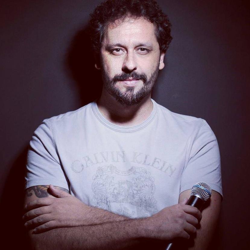 Ator, modelo, cantor, apresentador, striper e tenho uns projetos p/ o ano que vem! Comediante de Stand up nas horas vagas e criador do grupo Os Impossíveis