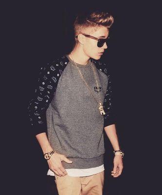Justin Bieber aka my world        HE FOLLOWED ME IN HIS BIRTHDAY                     4/12