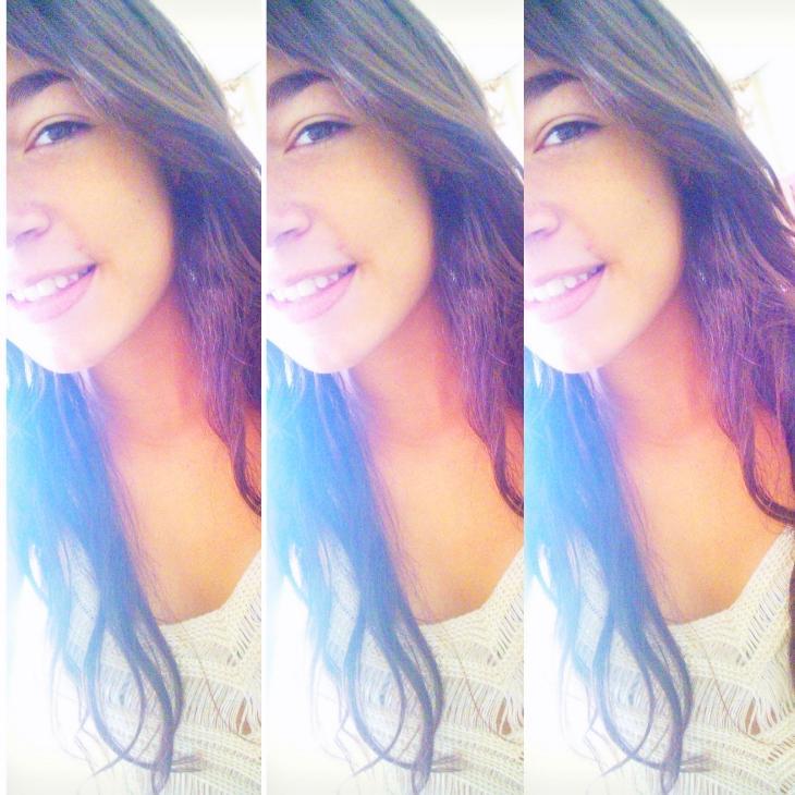 Oiiie meu nome e Ester tenho 15 anos☺ sou legal haha moro em São Paulo  #Sou_Feliz_Bjs_pros_recalques         ❤
