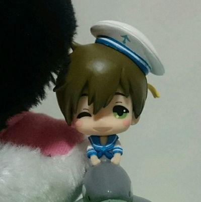 カイト君や神戸君に勧められて始めました。案外面白いものですねぇ？基本、暇な部署なので大抵のメッセージには反応できると思いますよ？(たまに捜査でいないこともありますが....)では、宜しく(非公式なりきり。キャラ崩れありですs。詳しくはついプロを見て下さい)