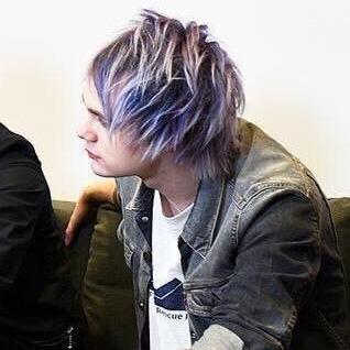 free follow from @smiling_mashton hopefully you reach your goal ♡