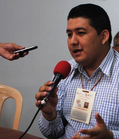 RobertoJoseQ's profile picture. Comunicador Social👨🏻‍💼
Periodista 🇻🇪
Redactor Web💻
Social Media Manager🚀
Escritor⌨️
Locutor🎙️ 
Maestro de Ceremonias🤵
Profesor invitado de #LUZ
Papá🧔