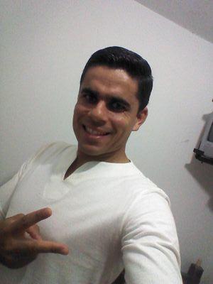 BATISTA, FLAMENGUISTA, FISIOTERAPEUTA. VULGAMENTE CHAMADO DE BAIANO.