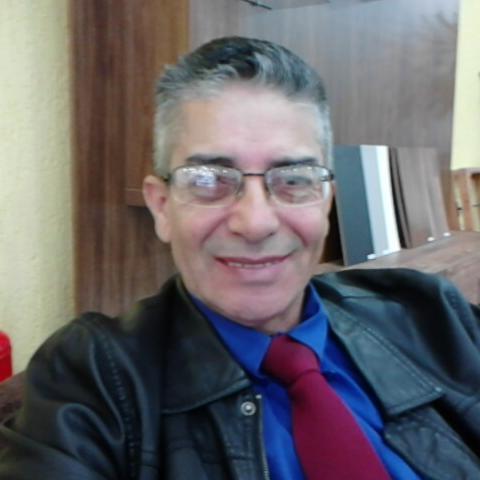 O dinheiro pode nos dar conforto e seguranca, mas ele nao compra uma vida. Compra bajuladores, mas nao compra amigos.