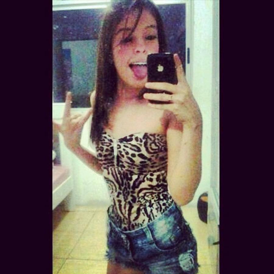 Sintoniza sua vibração, não há tempo pra viver em vão e não pense mais em desistir, existe um mundo que só quer te ver sorrir    ❥  ∞
