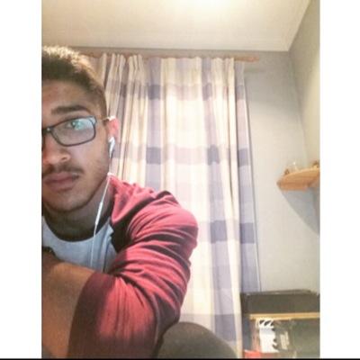 ॐ insta/snapchat: priyanpankhania 20 COYG! 
  Teacher assistant and part time
footy player, thats life! ⚽️