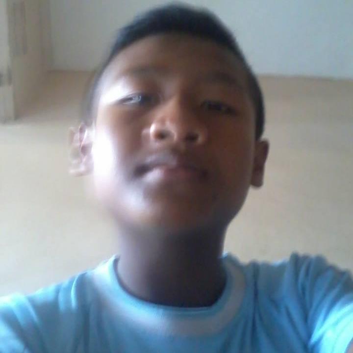 s0ph14n_4rp4k21's profile picture. sekolah di smp muhammadiyah kota kediri penggemar david silva,ucup nirin,bobby maulana cowok yang beragama islam kelas 7