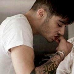 follow @donutsandzayn