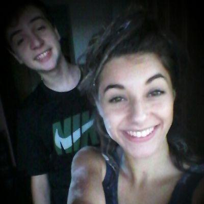 Quando uma garota está amando dá para ver no seu sorriso. Quando um garoto está amando dá para ver em seus olhos” Autor desconhecido