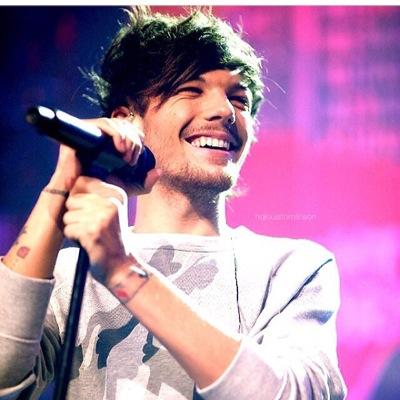 lwtxxxx's profile picture. follow @emileeperryx for solo dms :)