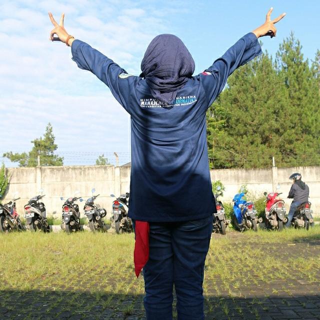 Information Systems UNIKOM'11 SI.1 | I have a great life n happen to be a very lucky girl | listening music