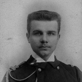 CptDestremau's profile picture. Commandant de la Zélée, Canonnière de station à Tahiti en 1914...    Un grand webdocumentaire historique ! #centenaire #tweeterature