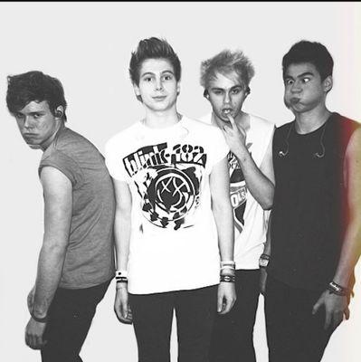 Not all of us have the glory of an iPhone and that makes the texting 5sos accounts seem...less real..so here you go / Send or tweet me requests