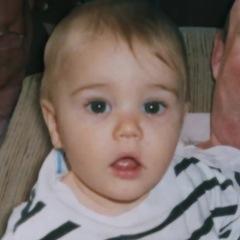 quem manda se apaixonar pela menina que cantava baby