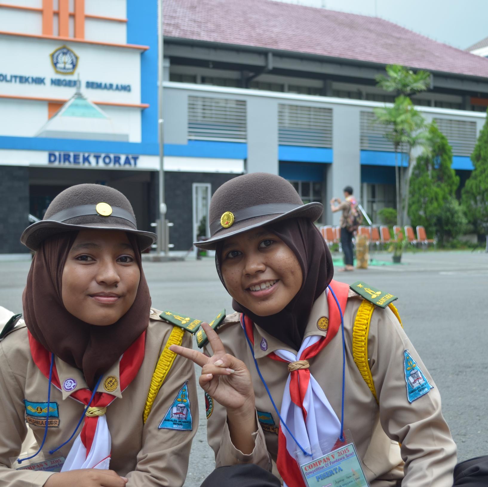 SMA UNGGULAN PONDOK MODERN SELAMAT KENDAL | Mencintaimu karena Allah | Menyimpan rinduku dalam doa | Semoga takdir cinta menyatukan kita | Bersama menjalin cint