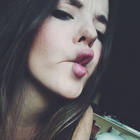 Famosa  por su frase En el hoyo,comediante,conductora,productora,trabajadora 19 años Hoyistas y Lulistas❤