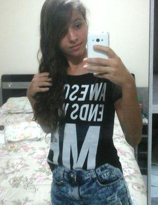 viih_moura                                                                                                       instagram - viitoria_mouraa
