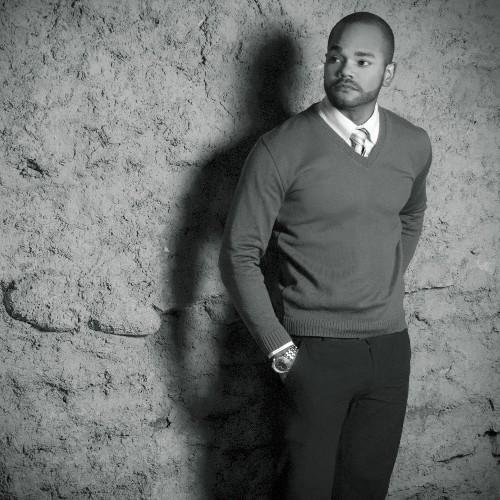 Joven de 28 años. Periodista, productor de tv, locutor y fotógrafo profesional. ExProfesor de fotografía. Selectivo. ¡Agradecido de mi vida!