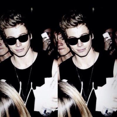follow @whatvrluke and tweet her for dm to 5/4