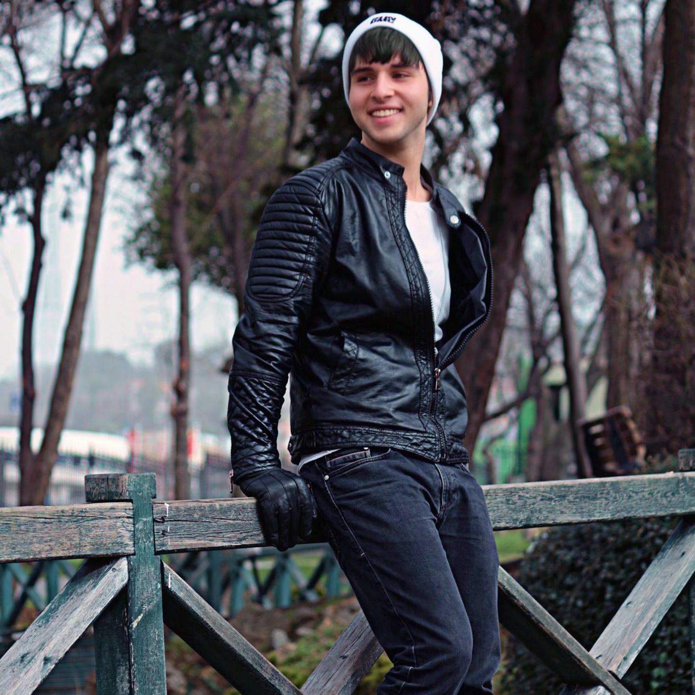 Cakmabieber1's profile picture. Biriyle cıkmadan önce bu kızla cıktın mı diye sorulan kişi