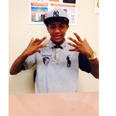 Darrell Smith Bitch !! Fwm !! Where ever I point they blow !! Fuck y'all goof ass niggas !! Me & My niggas rock as 1⃣!! GANG shit!! its merch ! Mariah ❤️