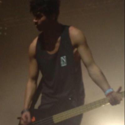 cthonstage's profile picture. when calum is on stage you can see the passion in his eyes and the happiness on his face because hes doing what he loves @eIectricbass (*ˊૢᵕˋૢ*)ෆ⃛