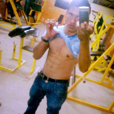 LA VIDA ME ENSEÑO A LEVANTARME LAS VECES KE CAIGA Y GRACIAS A DIOS SIGO ESTANDO EN PIE. ESTUDIANTE - FUTBOLISTA - SOLTERO.