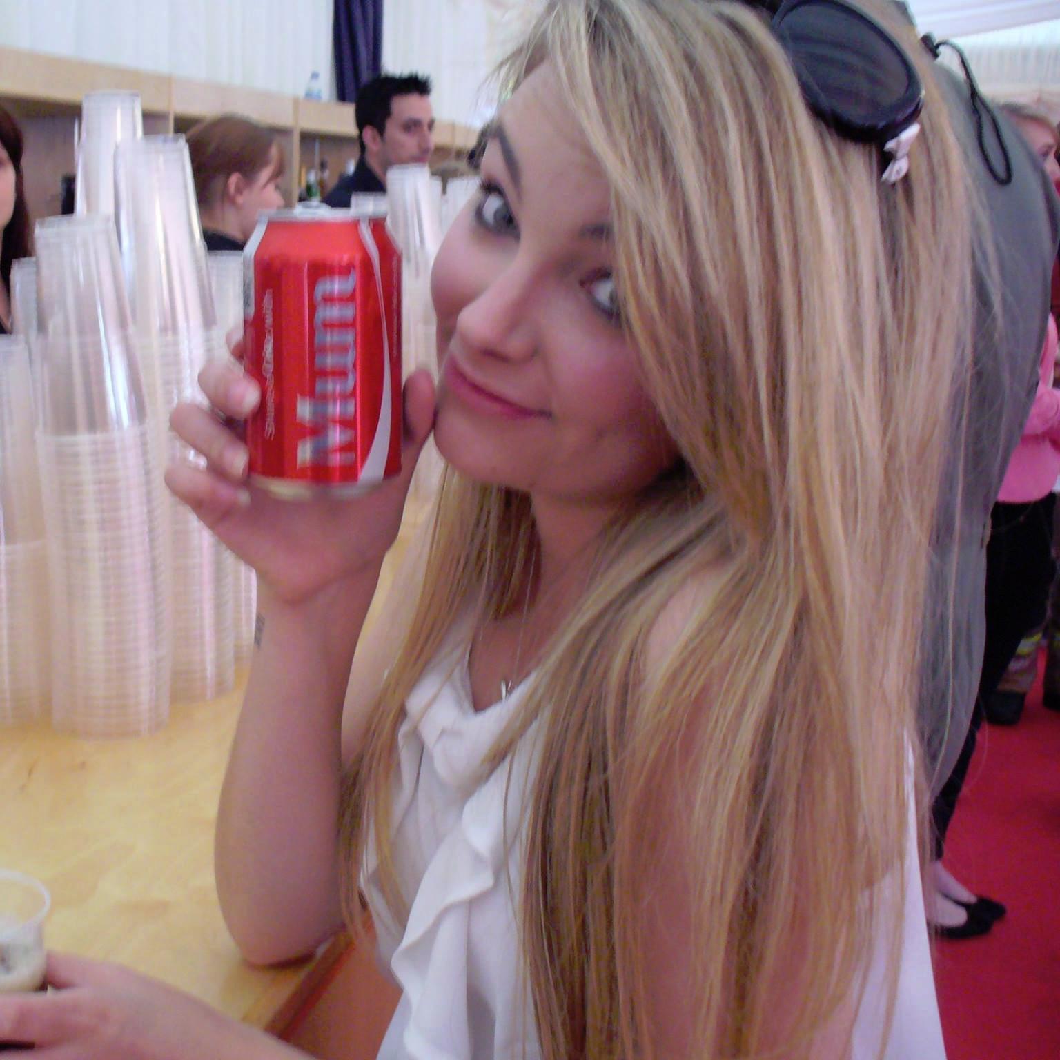 CompingLaura's profile picture. 