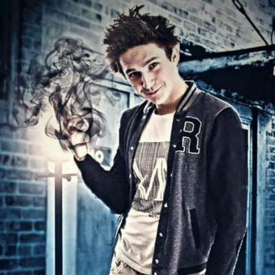 経営学部よろしく my dream is to be a money king Best regards i'm 18 years old