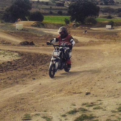 hola buenas soy rubiio hago moto bueno subire videos a youtube aun aqui tambn subire fotos y videos bueno adios os mantedre informados seguidme.