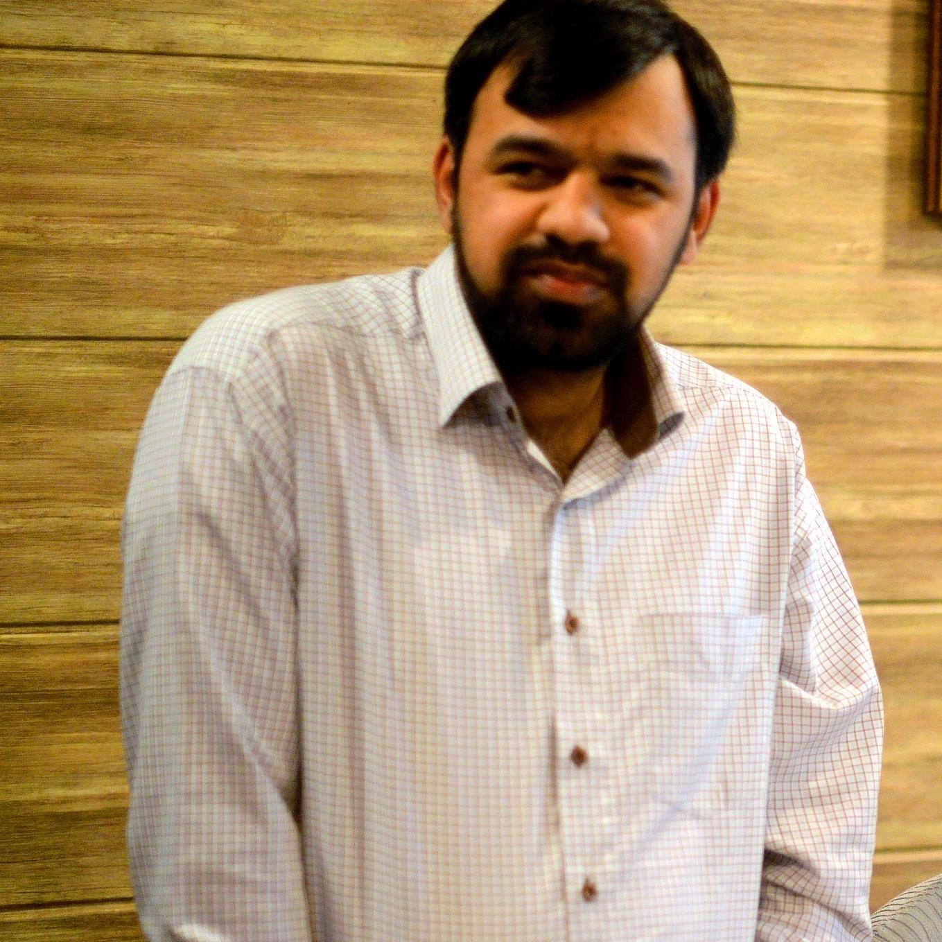 azizi212's profile picture. 