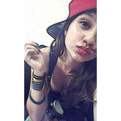 Nandasemideusa's profile picture. Como você pode chamar isso de amor, se você chora mais do que sorri ?