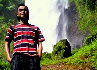 Ali_Yusuf912's profile picture. Jika yang kau genggam
itu melukai tanganmu,
mengapakah engkau
masih terus
menggenggamnya?