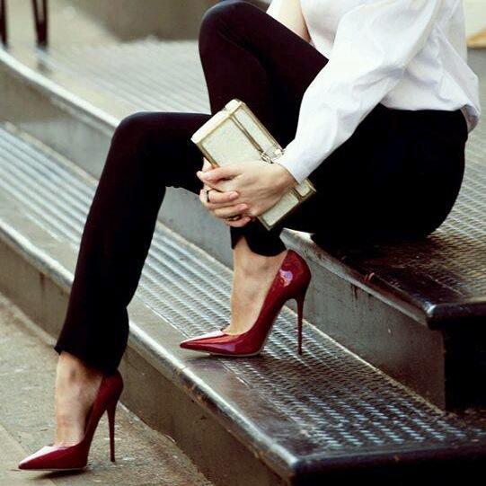 I studied fashion design, love the life , fashion and the people !!!!!