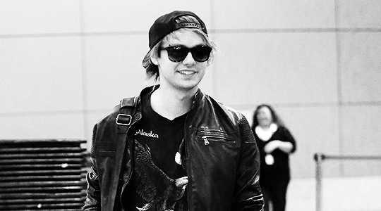 javitaxprince's profile picture. #YOLO |5SOS|Maroon 5|Sleeping With Sirens|All Time Low| Calvin Harris|Ellie Goulding