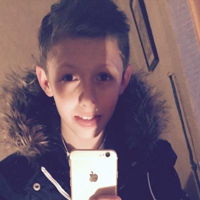 13/gamer/hobbies: playing video games and football⚽️⚽️
