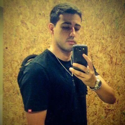Pra que levar a vida tão a sério, se a vidaé uma alucinante aventura da qual jamais sairemos vivos !!