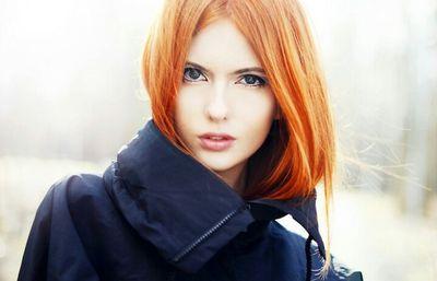 23. Profesora de natación, esposa de Eric❤ y madre de la preciosa Melody❤  Poder: curación {Role Play}