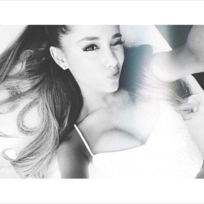 ☾i don't call ariana sunshine, i call her moonlight cause she's there even when it's dark☽ {13/06/15}