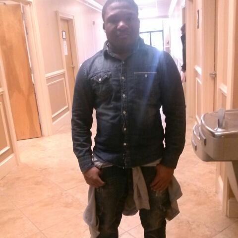 Lac3Up_92's profile picture. attends #CCU16 play soccer and a young black man with ambition