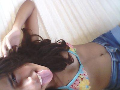 Amo futebol e praia.Sou super bipolar as vezes, amor sair, porém as vezes é bom ficar em casa... Amo meu PS3 ( My Life e My Love)  ;)
