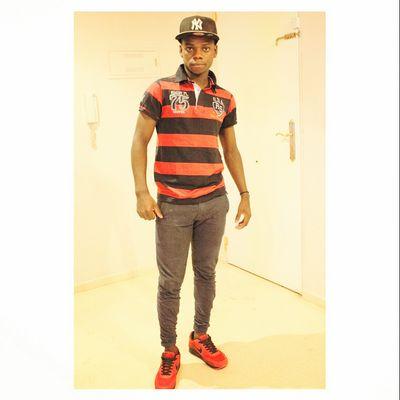 Jugador del kelme F.C.  amigos como estilo de vida    chris Brown ☆★☆ B.XIV