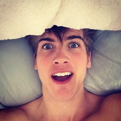 Lifeguard. Proffesional procastinator. Diva. Person. [RP]