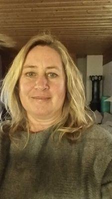 monabeth1's profile picture. 